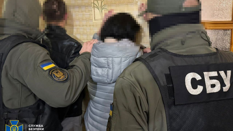 Готували бомби для терактів на Дніпропетровщині: СБУ затримала дезертира та його спільницю