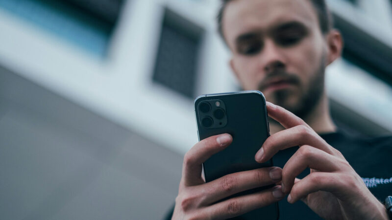 Платформа OnlyFans стала лідером за доходом на одного працівника