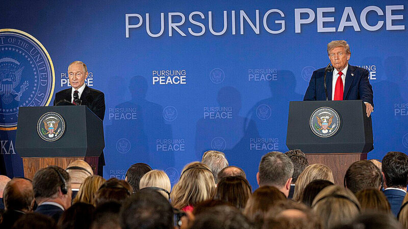 Нова зустріч Трампа і Путіна підриває зусилля України та санкційний тиск на РФ – Bloomberg