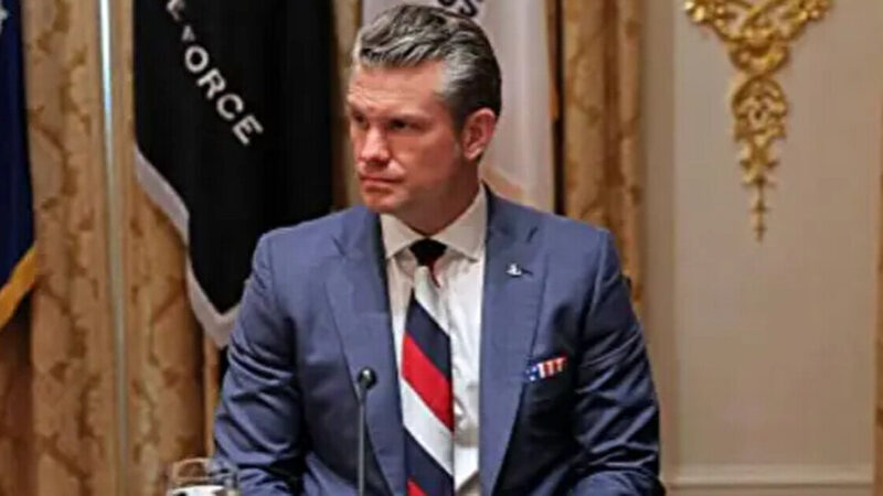 Венс прокоментував “російську краватку” Гегсета на зустрічі із Зеленським