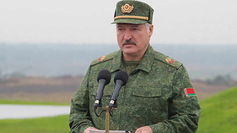 У Білорусі підняли війська по тривозі: Лукашенко наказав перевірити армію
