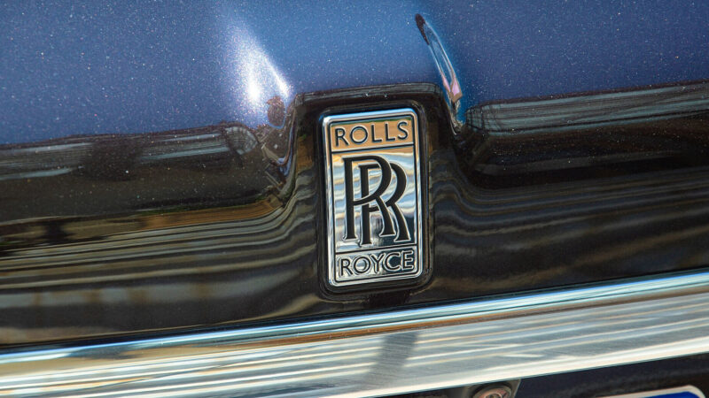 Від “Москвича” до Rolls-Royce: які автомобілі найчастіше дарували українці