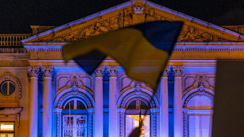 Українці назвали країну, до якої мають найбільш позитивне ставлення