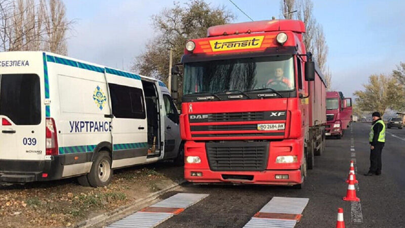 Україна витратить сотні мільйонів на парковку для фур на кордоні з Польщею