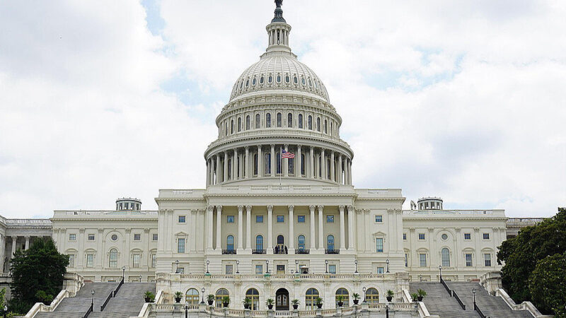 Шатдаун у США може призвести до затримки поставок зброї в Україну – The Telegraph