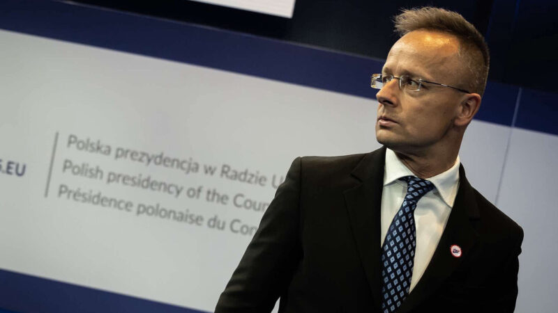 Очільник МЗС Угорщини прибув до Мінська та зустрівся з Лавровим