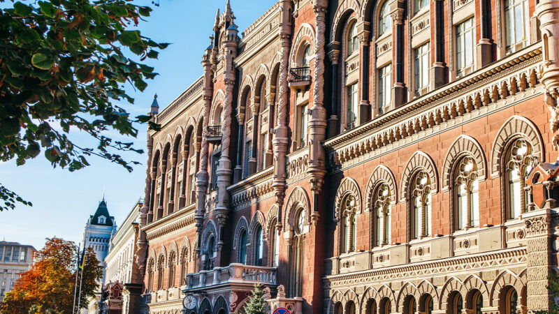 У Нацбанку оцінили вплив на економіку дозволу для чоловіків 18-22 років
