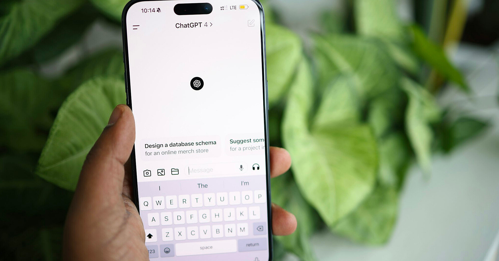 Понад мільйон людей щотижня розмовляють з ChatGPT про самогубство