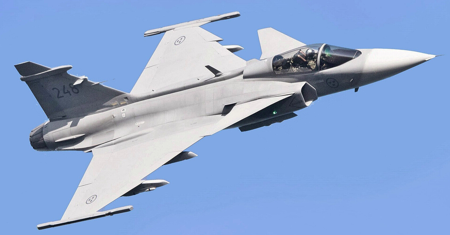 ЗМІ: Швеція хоче продати Україні 120 літаків Gripen останньої моделі
