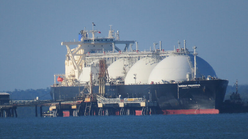 Китай прийняв підсанкційний танкер з російським газом – Bloomberg
