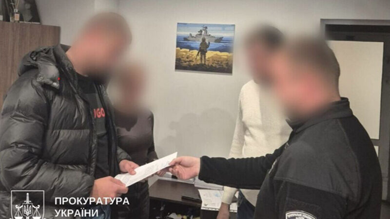 Двом правоохоронцям оголосили підозру через побиття чоловіка біля ТЦК у Києві