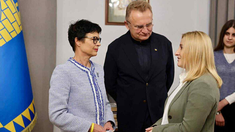 До Львова завітала єврокомісарка Кос і оцінила прогрес України на шляху до ЄС