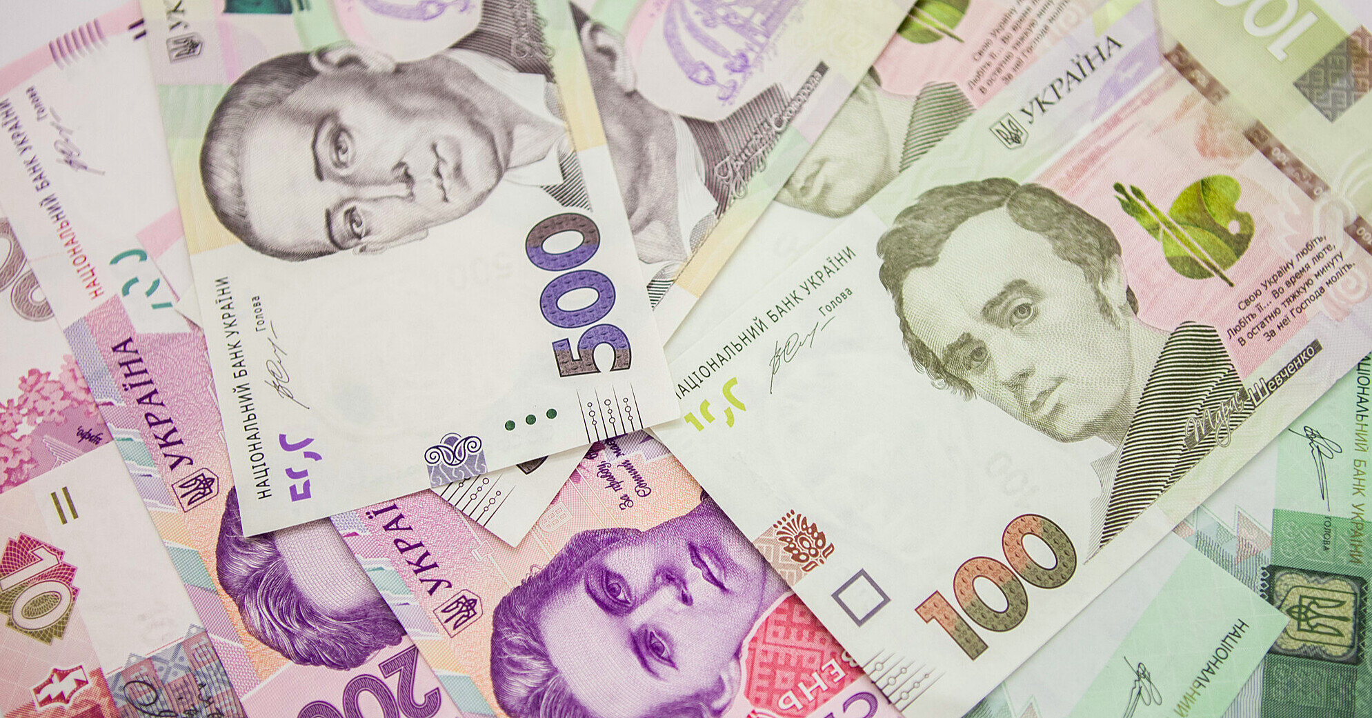 Держстат: Середня зарплата в Україні у вересні зросла до 26,6 тисяч