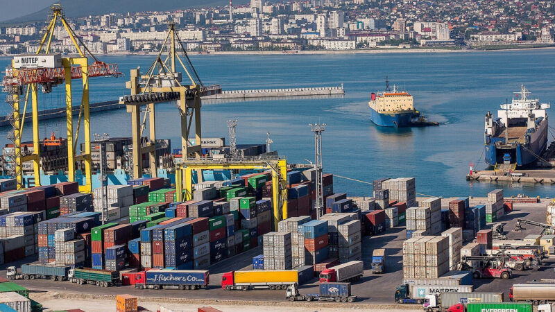 Майже всі російські морські порти скоротили вантажообіг