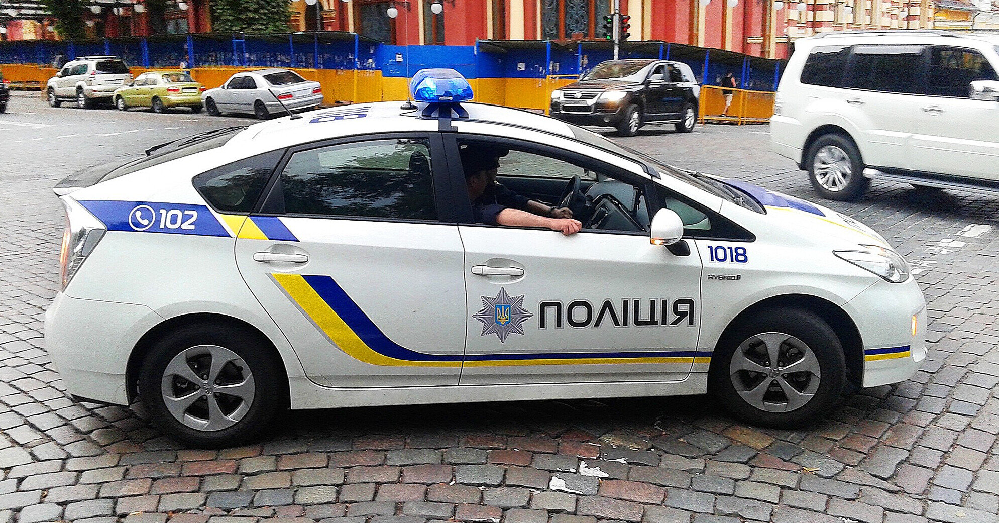 У Києві побили та скинули з інвалідного візка чоловіка у військовій формі