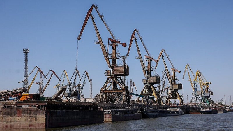РФ створює прикордонний пост в окупованому Бердянську для вивезення українських ресурсів