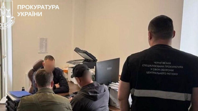 У військових частинах Чернігівської та Житомирської областей виявили незаконні нарахування