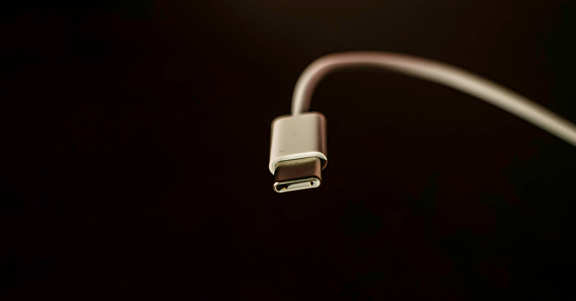 Не лише без зарядки: виробники почали відмовлятися від USB-кабелів в комплекті зі смартфонами