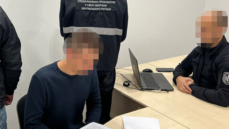 На Київщині посадовець ЗСУ нараховував зарплатню звільненим військовим – ДБР