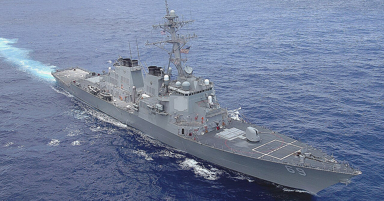 Танкер РФ, зустрівши на шляху есмінець США, “передумав” йти до Венесуели – ЗМІ