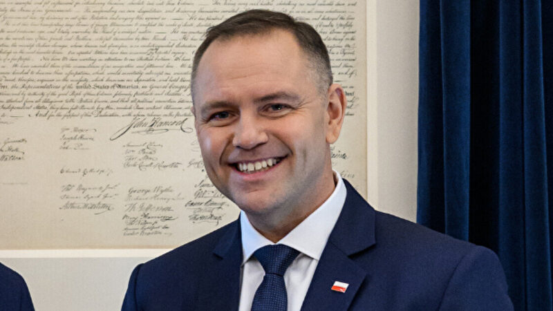 Опитування показало, що більшість поляків позитивно оцінили 100 днів президентства Навроцького