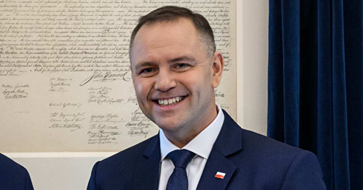 Опитування показало, що більшість поляків позитивно оцінили 100 днів президентства Навроцького