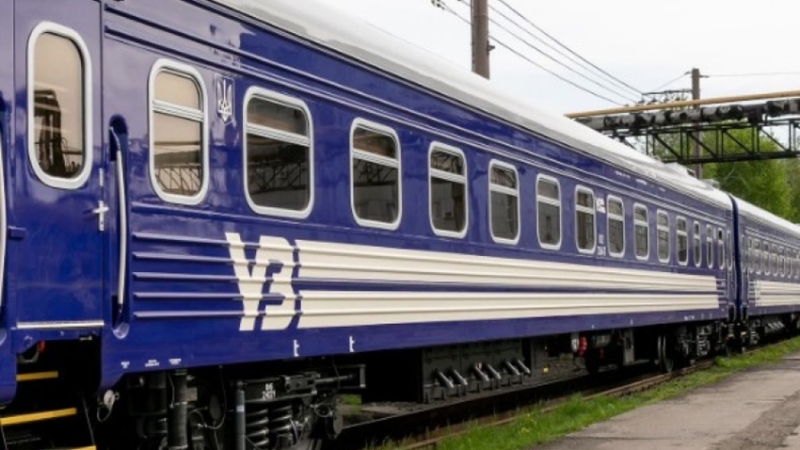 Через бойові дії на Дніпропетровщині тимчасово скасували частину приміських рейсів