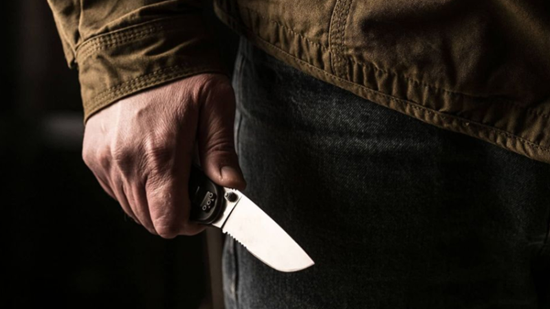 Вдарив ножем перехожого: у Дніпрі затримали 54-річного нападника