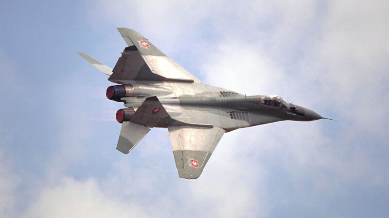 У Словаччині закрили справу проти ексміністра оборони через передачу МіГ-29 Україні