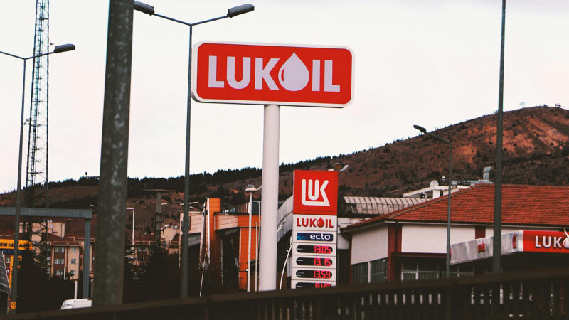 На заправках Лукойла в США почалися несподівані проблеми через санкції