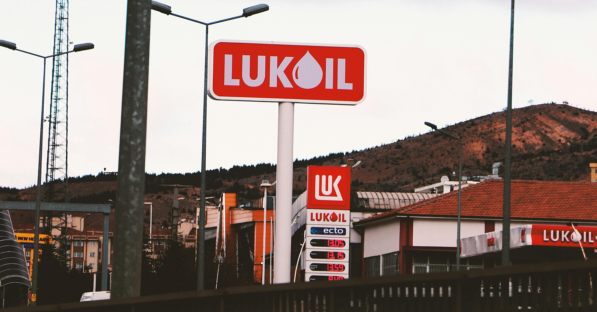 На заправках Лукойла в США почалися несподівані проблеми через санкції