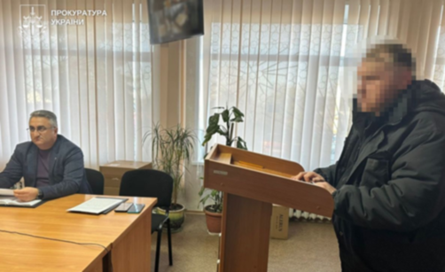 Розбещував 14-річну дівчину та зберігав дитячу порнографію: на Дніпропетровщині повідомили про підозру 49-річному чоловіку