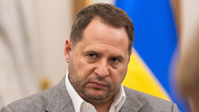 Журналіст FT стверджує, що обшуки у Єрмака пов’язані з операцією “Мідас”