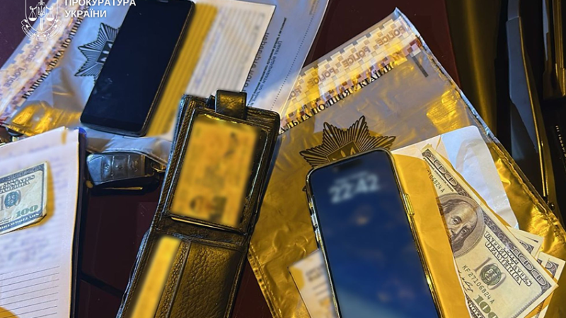 За 13 тис. доларів США «обіцяли» відключення камер та незаконний перехід до Румунії: у Дніпрі затримано переправників