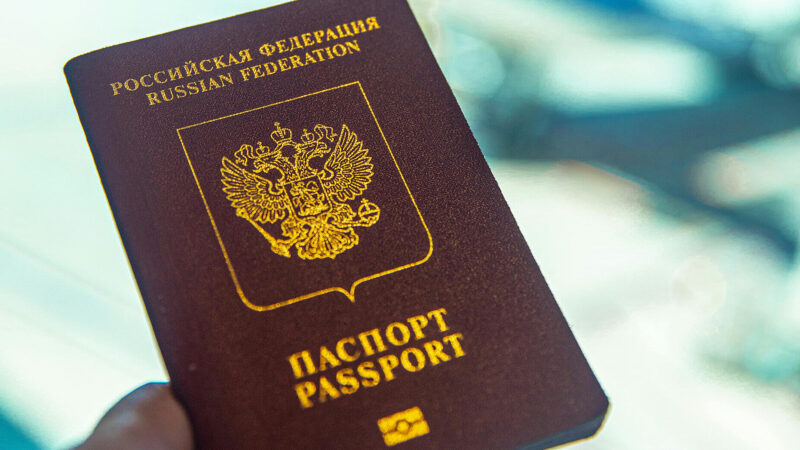 Єврокомісія заборонила видачу шенгенських мультивіз росіянам