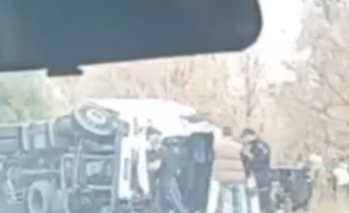 На трасі Дніпро–Кривий Ріг вантажівка виїхала на зустрічну смугу та зіштовхнулась з Nissan: подробиці смертельної ДТП