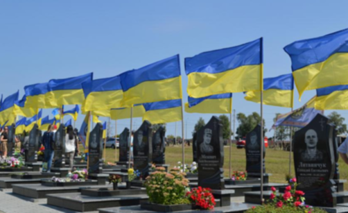 Підпалив хрест на могилі військовослужбовця: правоохоронці Дніпра затримали підозрюваного