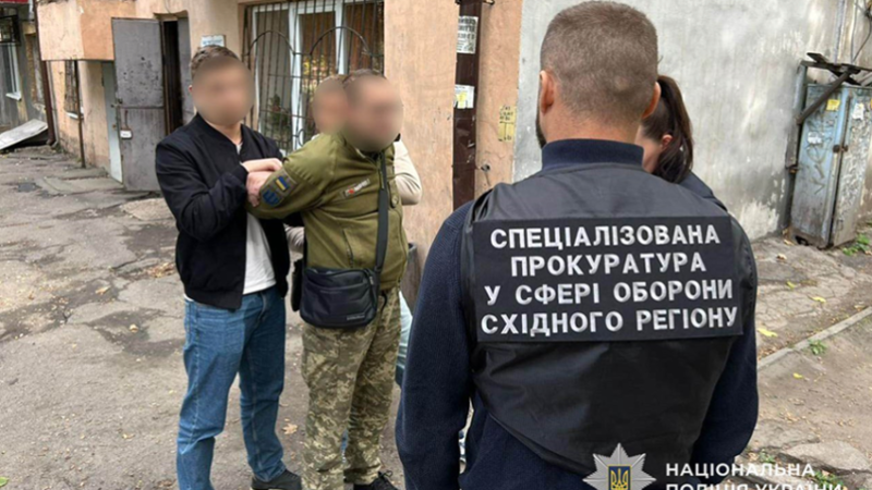 20 000$ за «допомогу» з ухиленням від мобілізації: у Дніпрі затримали військового ТЦК на хабарі