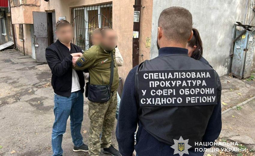 20 000$ за «допомогу» з ухиленням від мобілізації: у Дніпрі затримали військового ТЦК на хабарі