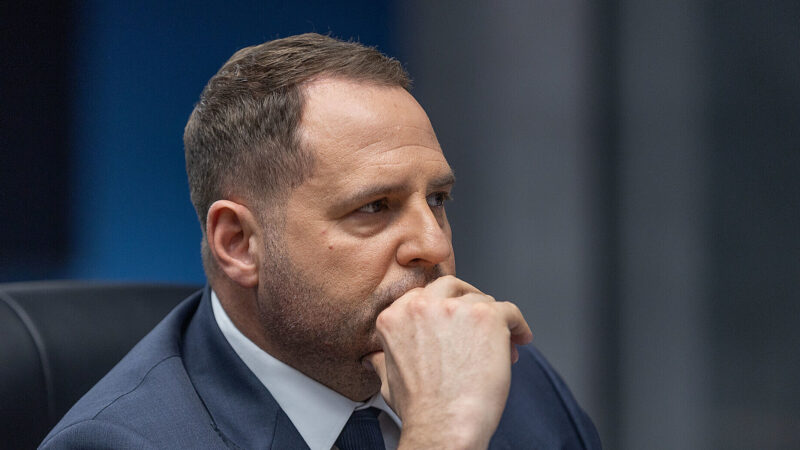 У FT радять Зеленському звільнити Єрмака та почати працювати з опозицією