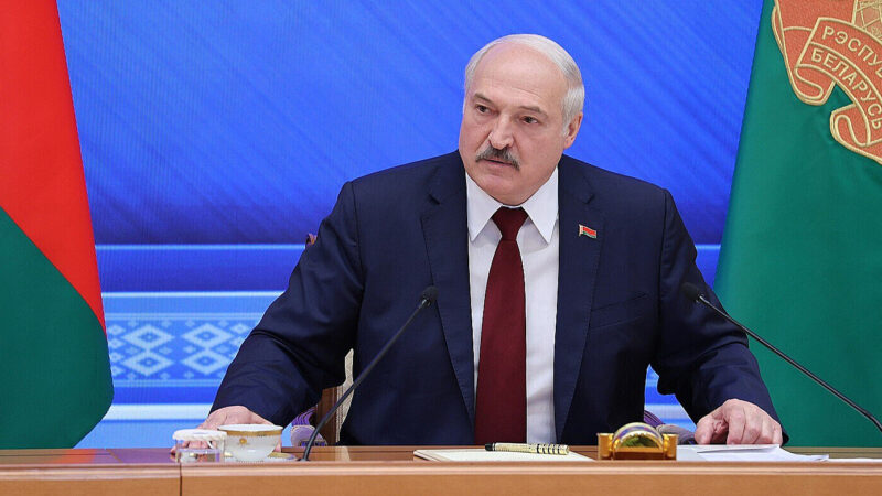 “Сядемо з Путіним і бахнем”: Лукашенко пояснив, навіщо йому “Орєшнік”