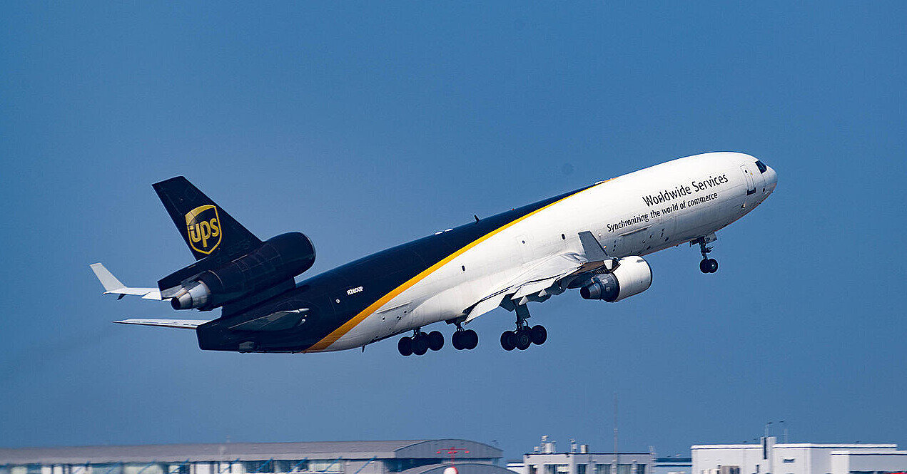 У США під час зльоту розбився вантажний літак: щонайменше троє загиблих