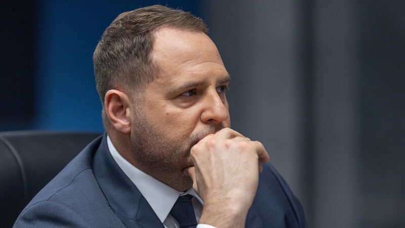 Опитування показало, що 70% українців підтримують відставку Єрмака з посади глави ОП