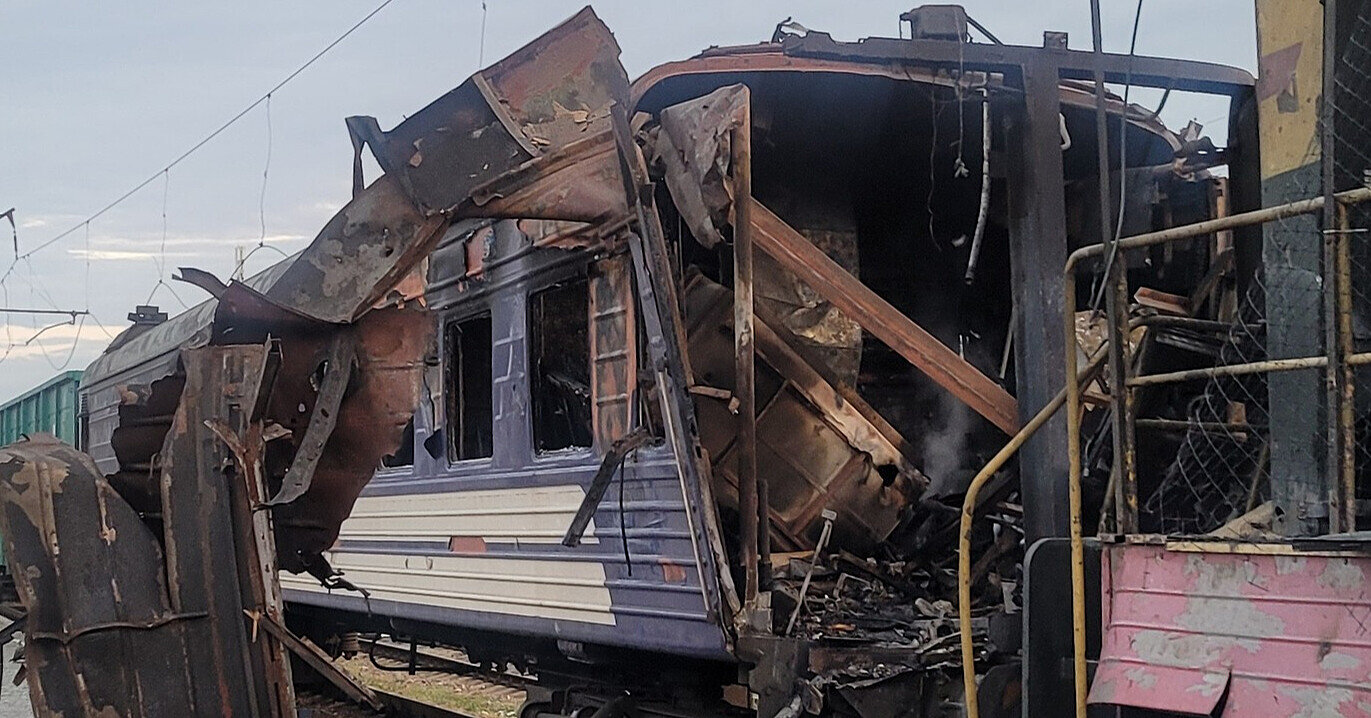 “Укрзалізниця” з початку року втратила 60 пасажирських вагонів через обстріли