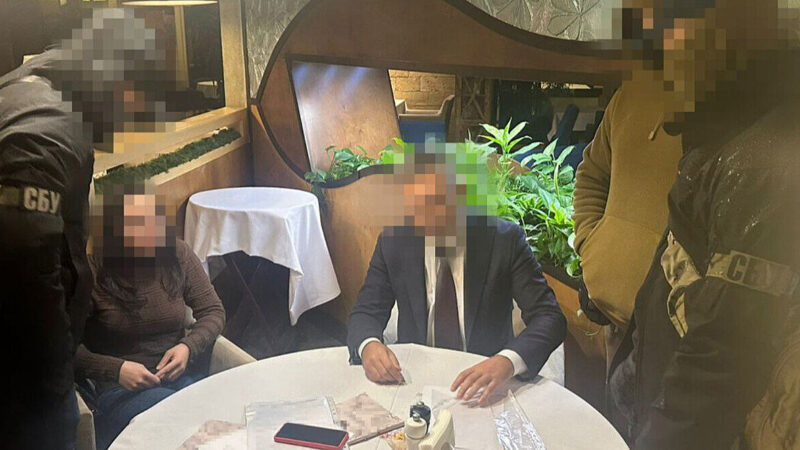 У Києві затримали керівника політичної партії, який за хабарі пропонував “прохідне” місце до ВР