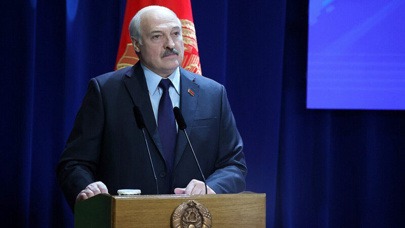 Лукашенко доручив МЗС провести переговори з Литвою про ситуацію на кордоні