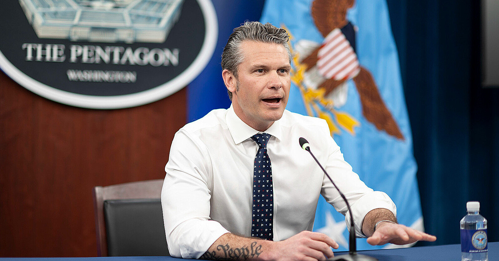 Глава Пентагону заявив, що США та Китай відкриють канали зв’язку між військовими