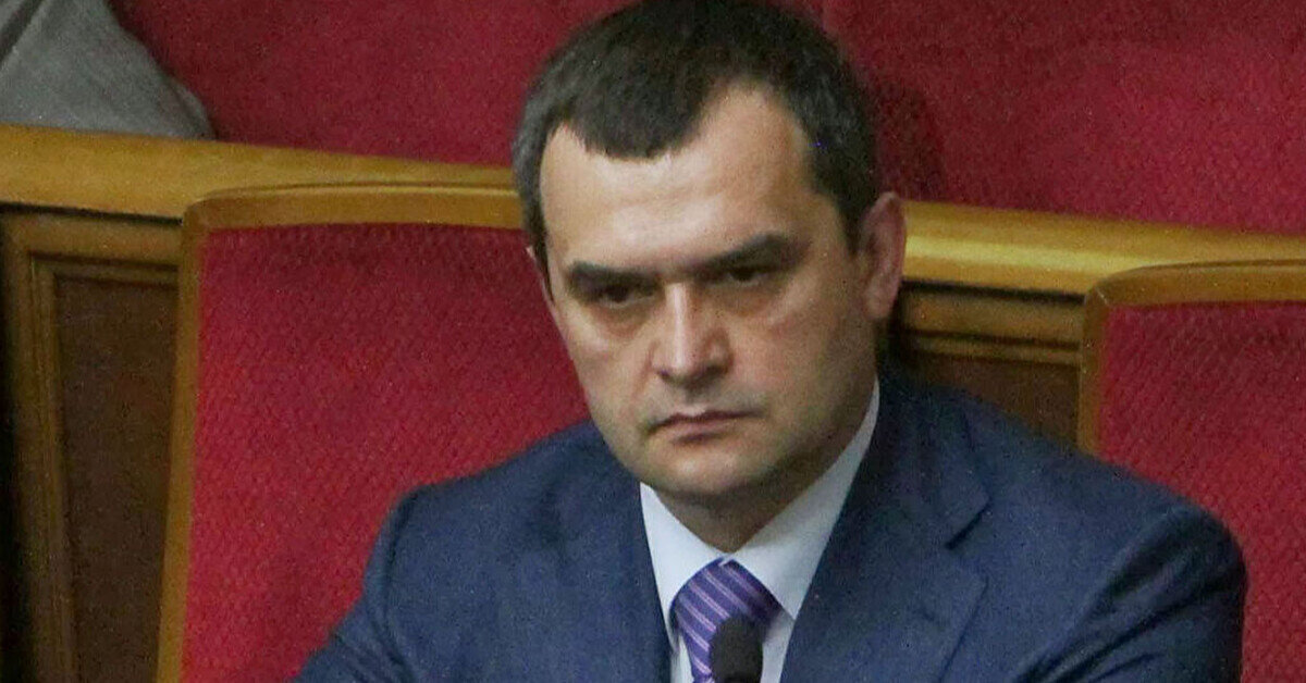 Квартири, гроші та бізнес: ВАКС конфіскував активи екс-міністра МВС Захарченка