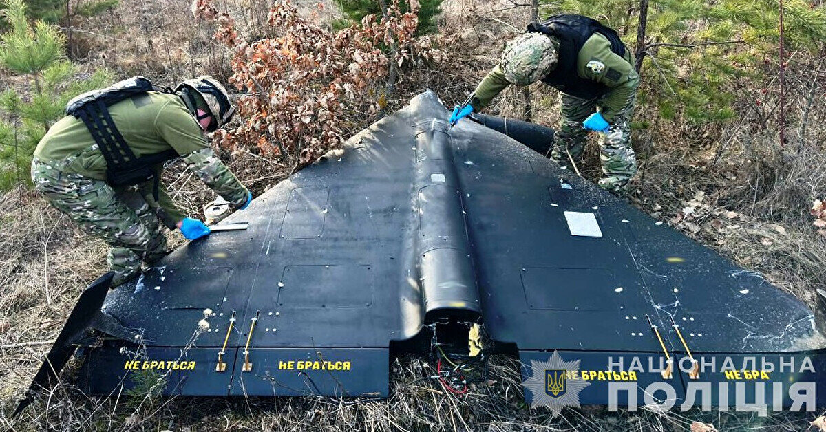 У Києві чоловік закріпив “Шахед” на даху авто: у поліції прокоментували