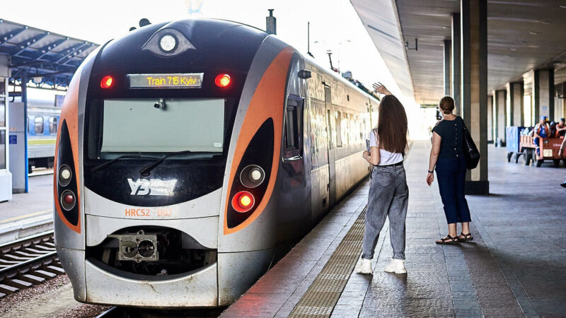 Для двох міжнародних потягів змінять режим проходження кордону